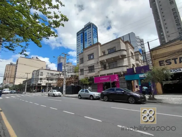 Apartamento 3 quartos e 2 banheiros, para alugar, no bairro Centro em Curitiba