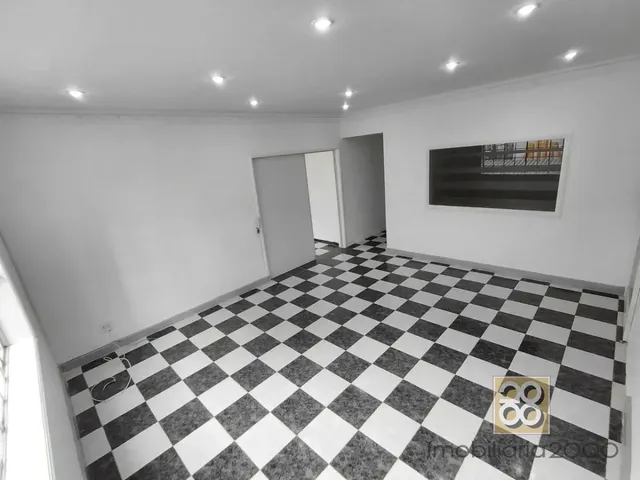 Apartamento 3 quartos e 2 banheiros, para alugar, no bairro Centro em Curitiba