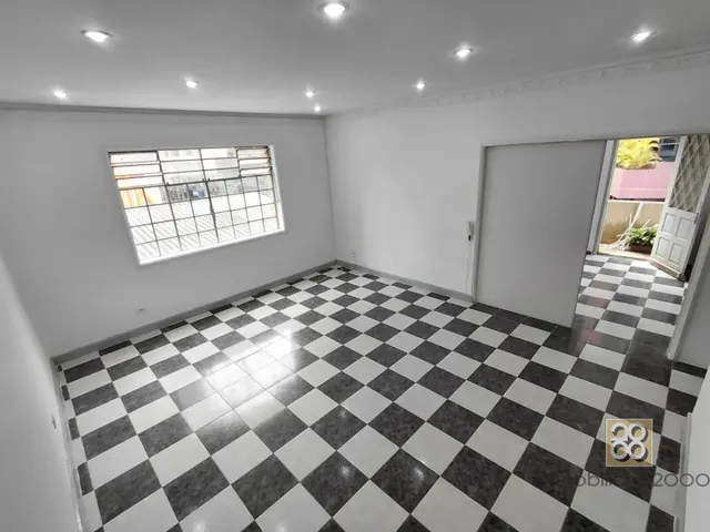 Apartamento 3 quartos e 2 banheiros, para alugar, no bairro Centro em Curitiba