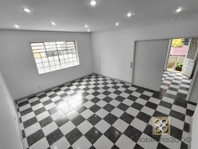 Apartamento 3 quartos e 2 banheiros, para alugar, no bairro Centro em Curitiba