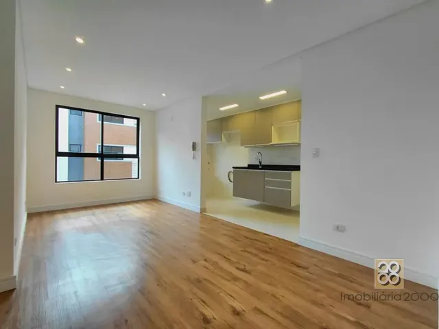 Apartamento 2 quartos e 2 banheiros, para alugar, no bairro Santo Inácio em Curitiba