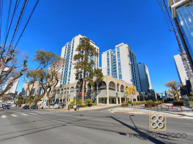 Apartamento 3 quartos e 2 banheiros, para alugar, no bairro Água Verde em Curitiba
