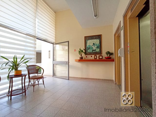 Apartamento 1 quarto e 1 banheiro, para alugar, no bairro Centro em Curitiba