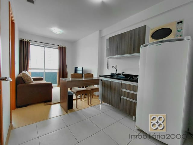 Apartamento 1 quarto e 1 banheiro, para alugar, no bairro Centro em Curitiba