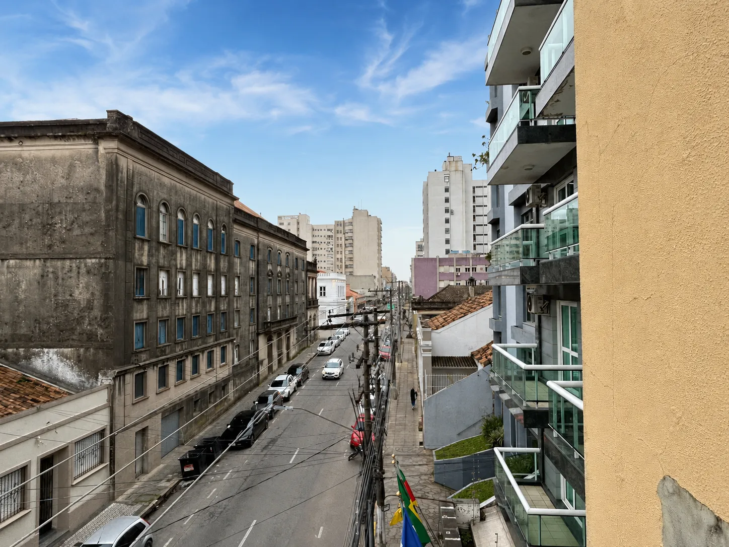 Apartamento de 2 dormitórios com garagem próximo à UCPel e à Odontologia da UFPel