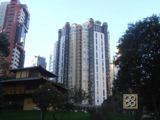 Apartamento 2 quartos e 3 banheiros, à venda, no bairro Batel em Curitiba