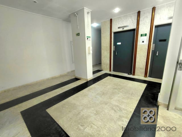 Apartamento 1 quarto e 1 banheiro, para alugar, no bairro Centro em Curitiba
