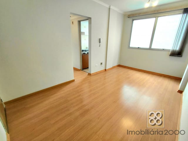 Apartamento 1 quarto e 1 banheiro, para alugar, no bairro Centro em Curitiba