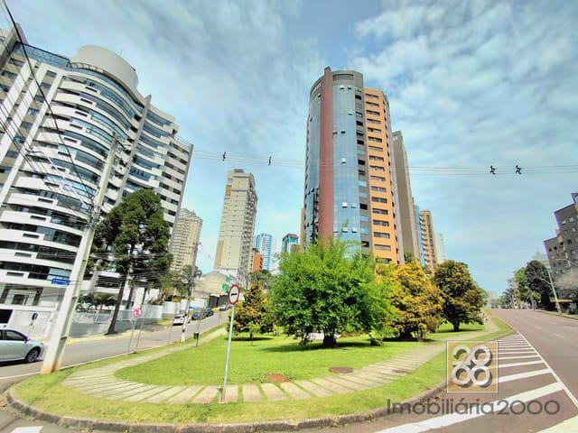 Apartamento 3 quartos e 3 banheiros, para alugar, no bairro Mossunguê em Curitiba