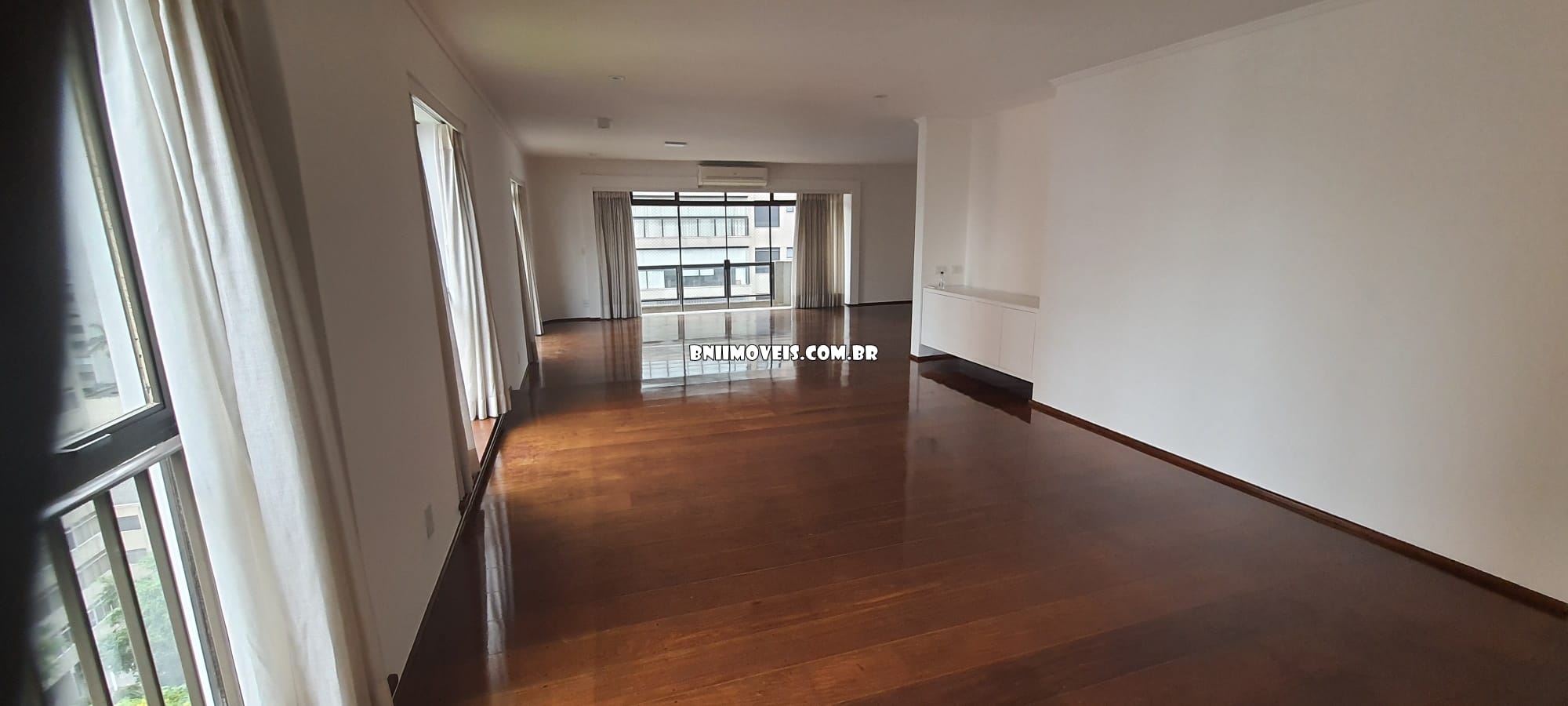 Apartamento, 3 quartos, 245 m² - Foto 2