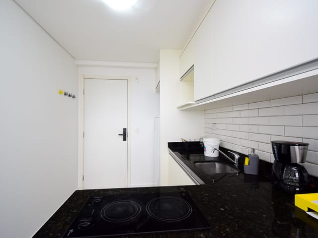 Apartamento 2 quartos e 1 banheiro, para alugar, no bairro Centro Cívico em Curitiba
