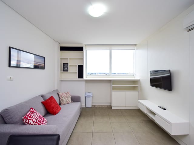 Apartamento 2 quartos e 1 banheiro, para alugar, no bairro Centro Cívico em Curitiba
