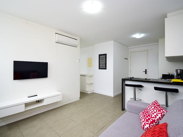 Apartamento 2 quartos e 1 banheiro, para alugar, no bairro Centro Cívico em Curitiba