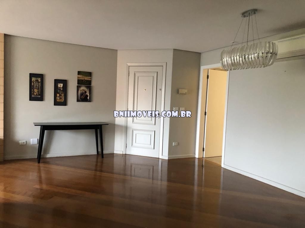 Apartamento para alugar com 3 quartos, 150m² - Foto 5