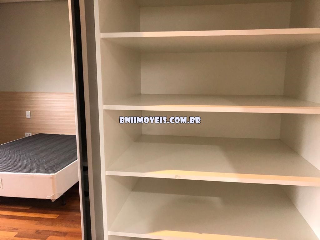 Apartamento para alugar com 3 quartos, 150m² - Foto 18
