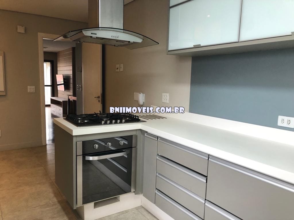 Apartamento para alugar com 3 quartos, 150m² - Foto 11