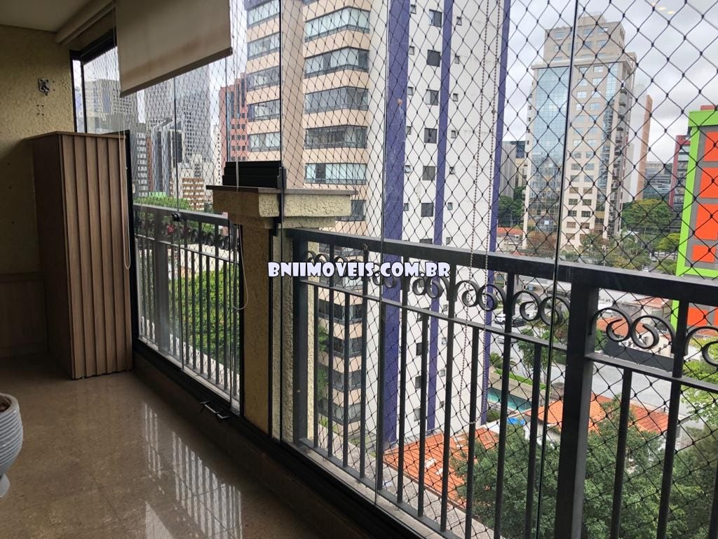 Apartamento para alugar com 3 quartos, 150m² - Foto 2