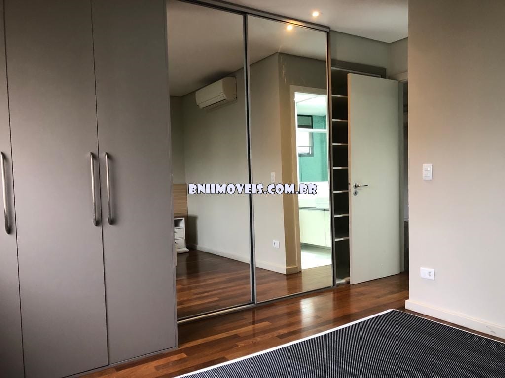 Apartamento para alugar com 3 quartos, 150m² - Foto 17