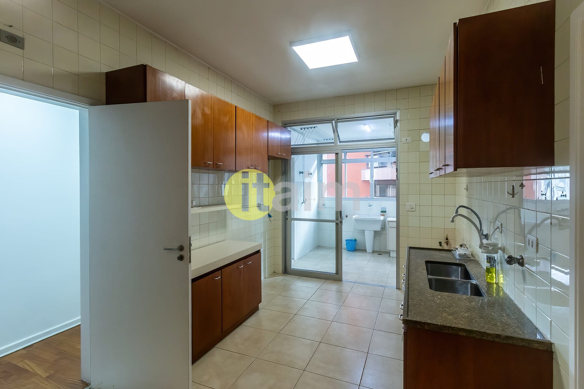Apartamento para alugar com 3 quartos, 168m² - Foto 16
