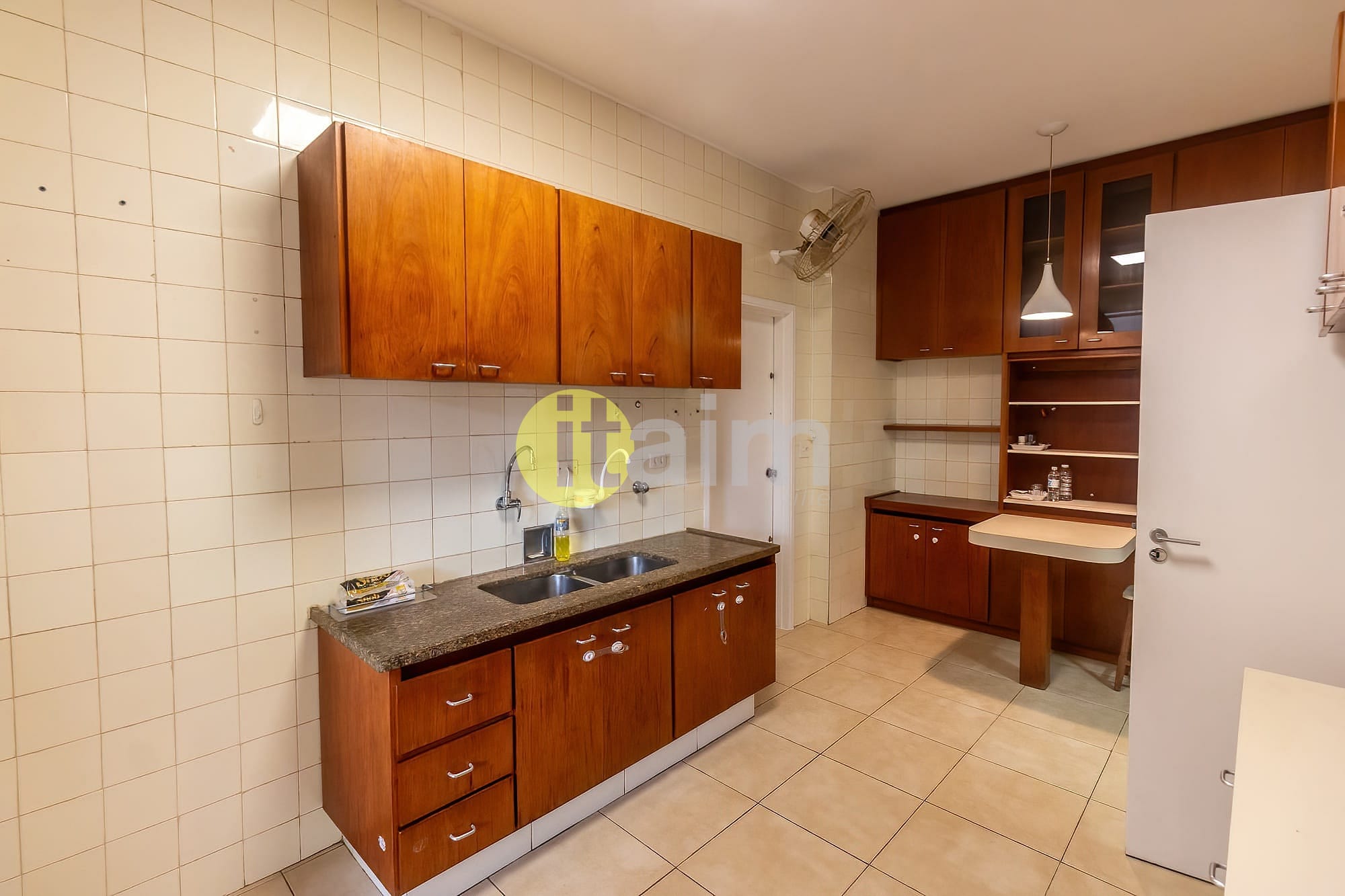 Apartamento para alugar com 3 quartos, 168m² - Foto 18