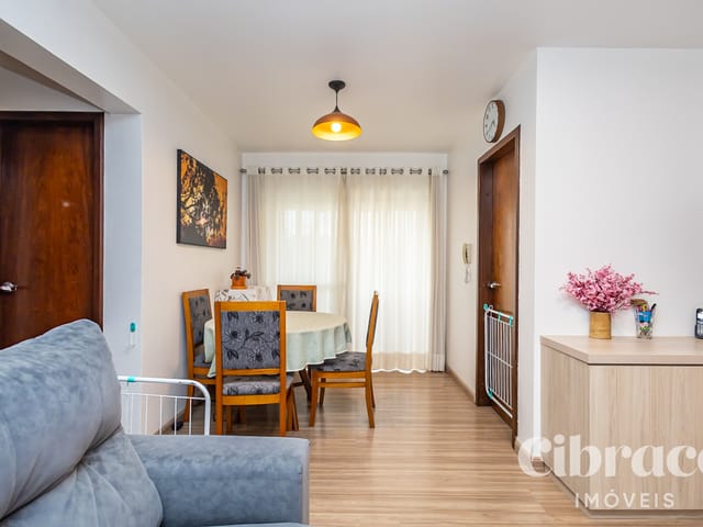 Apartamento 2 quartos e 2 banheiros, à venda, no bairro Cabral em Curitiba