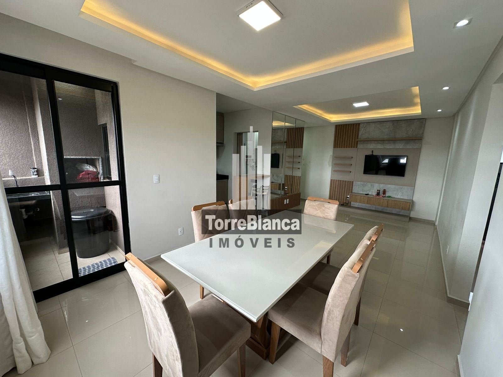 Apartamento à venda com 3 quartos, 107m² - Foto 1