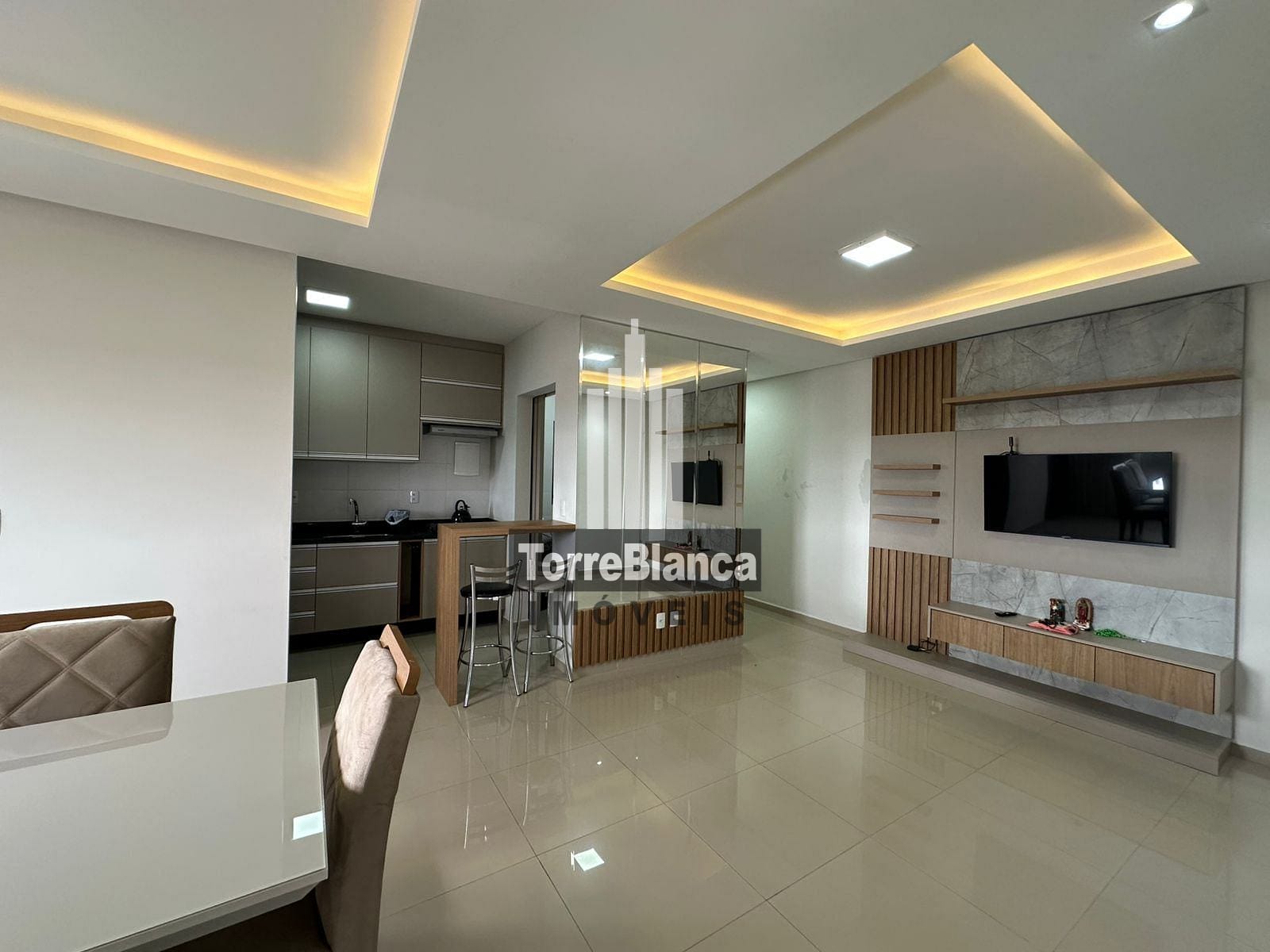 Apartamento à venda com 3 quartos, 107m² - Foto 3