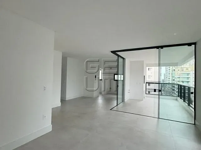 Apartamento com 254m² 3 quartos e 3 banheiros, à venda, no bairro Meia Praia em Itapema