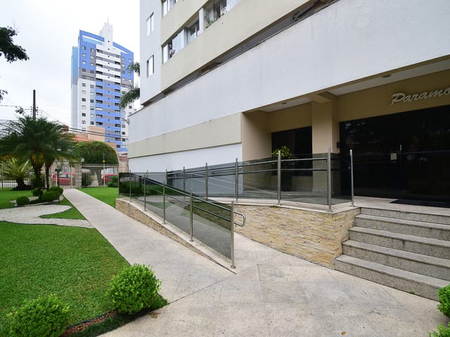 Apartamento 2 quartos e 2 banheiros, à venda, no bairro Cabral em Curitiba