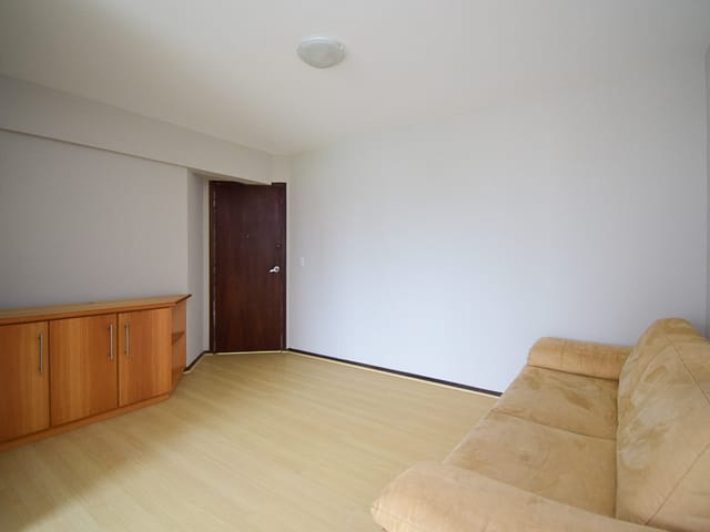 Apartamento 2 quartos e 2 banheiros, à venda, no bairro Cabral em Curitiba