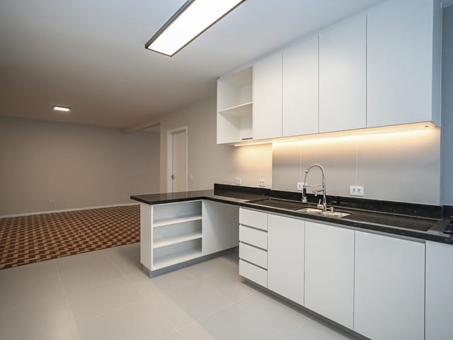 Apartamento 3 quartos e 3 banheiros, à venda, no bairro Centro em Curitiba
