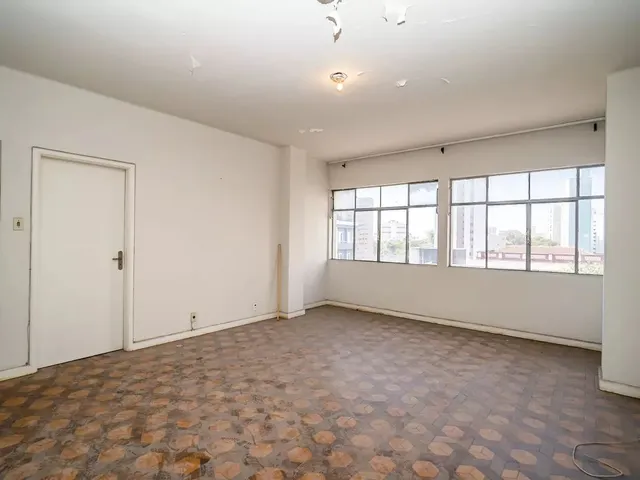 Apartamento 2 quartos e 2 banheiros, à venda, no bairro Centro em Curitiba