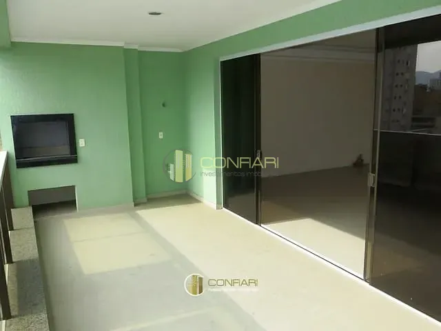 Apartamento com 223m² 4 quartos e 5 banheiros, à venda, no bairro Meia Praia em Itapema