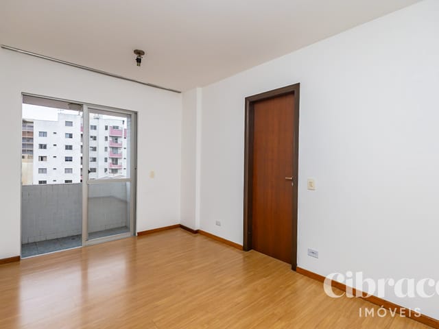 Apartamento 3 quartos e 2 banheiros, à venda, no bairro Bacacheri em Curitiba