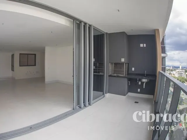 Apartamento 3 quartos e 4 banheiros, à venda, no bairro Água Verde em Curitiba
