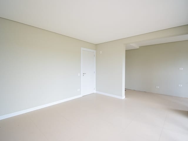 Apartamento 2 quartos e 2 banheiros, à venda, no bairro Santa Quitéria em Curitiba