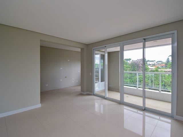 Apartamento 2 quartos e 2 banheiros, à venda, no bairro Santa Quitéria em Curitiba