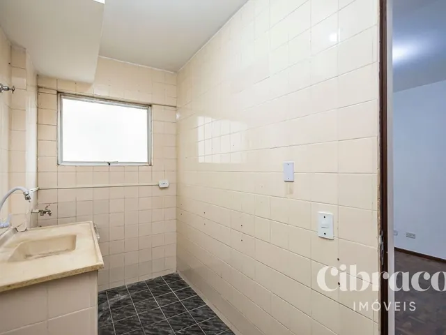 Apartamento 1 quarto e 1 banheiro, para alugar, no bairro Centro em Curitiba