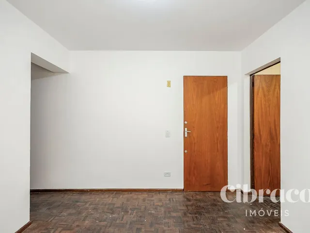 Apartamento 1 quarto e 1 banheiro, para alugar, no bairro Centro em Curitiba