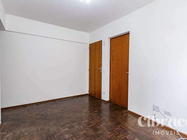 Apartamento 1 quarto e 1 banheiro, para alugar, no bairro Centro em Curitiba