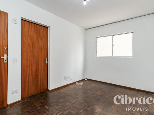 Apartamento 1 quarto e 1 banheiro, para alugar, no bairro Centro em Curitiba