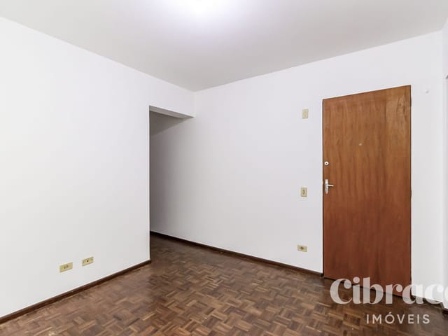 Apartamento 1 quarto e 1 banheiro, para alugar, no bairro Centro em Curitiba