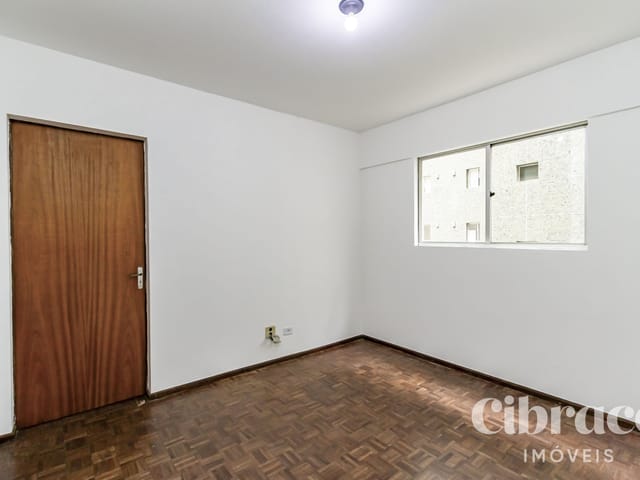 Apartamento 1 quarto e 1 banheiro, para alugar, no bairro Centro em Curitiba