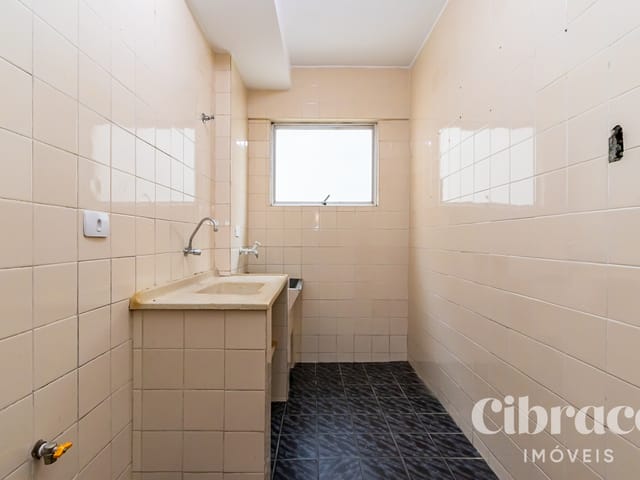 Apartamento 1 quarto e 1 banheiro, para alugar, no bairro Centro em Curitiba