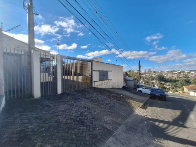 Locação -  Apartamento Térreo com 2 quartos, 2 vagas, Churrasqueira, Próximo ao Shopping Palladium, Uvaranas.