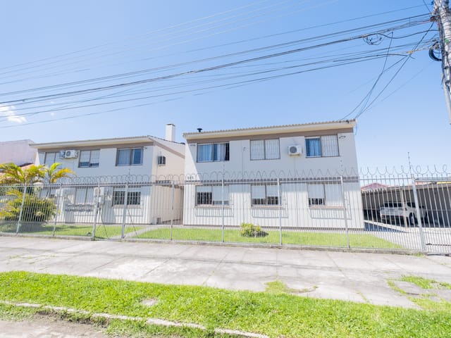Apartamento com 113m² 3 quartos e 2 banheiros, à venda ou para alugar, no bairro Areal em Pelotas