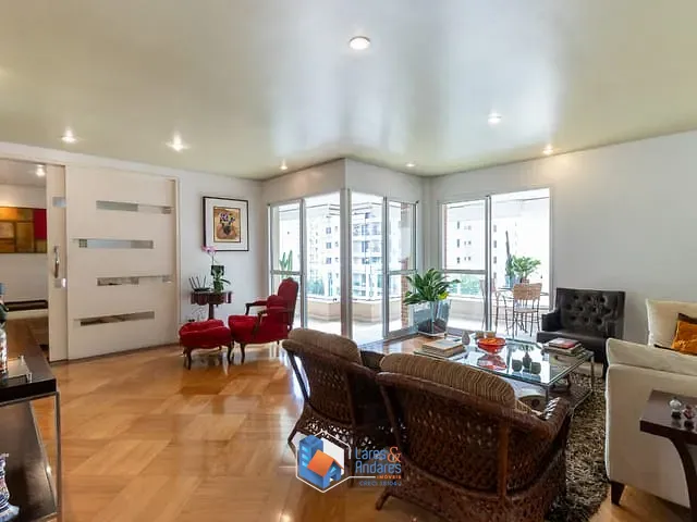 Apartamento com 195m² 3 quartos e 5 banheiros, à venda, no bairro Moema em São Paulo