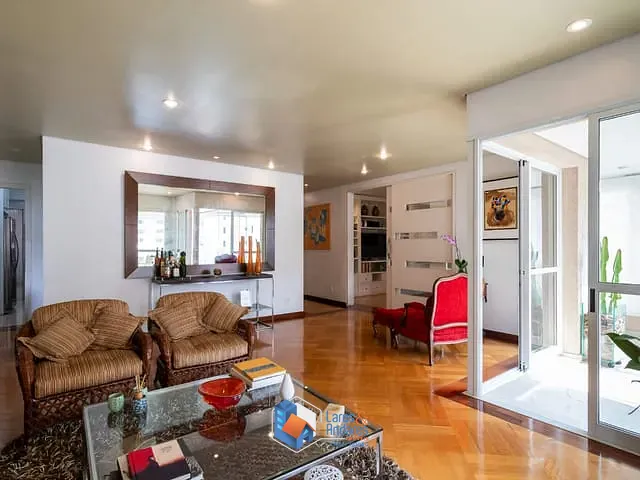 Apartamento com 195m² 3 quartos e 5 banheiros, à venda, no bairro Moema em São Paulo