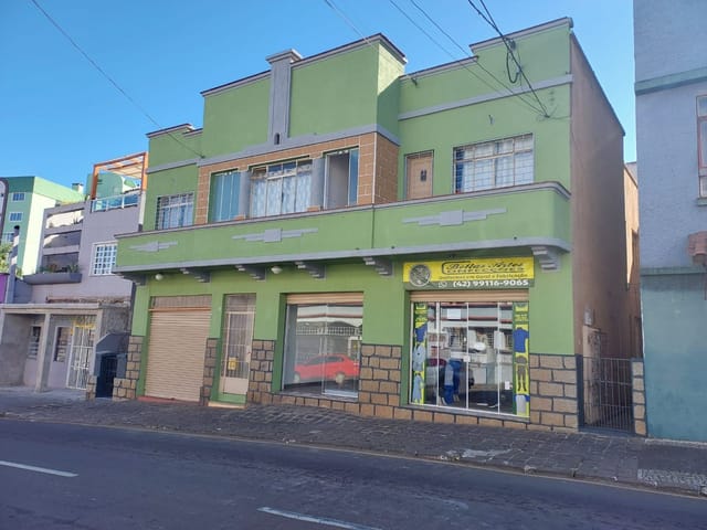 Locação - Apartamento com 2 quartos, 2 banheiros, Em frente ao Colégio Sagrada Familia, Centro.