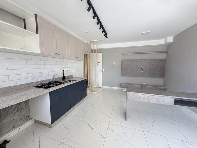 Locação - Apartamento Semimobiliado com 3 quartos, 1 vaga, Sacada com churrasqueira, Vista Uvaranas, Uvaranas.